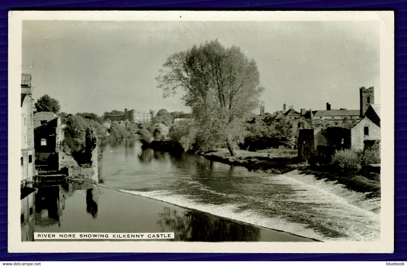 Ref 1557 -  1960's Postcard - River Nore Showing Kilkenny Castle - Kilkenny Ireland Eire - Kilkenny