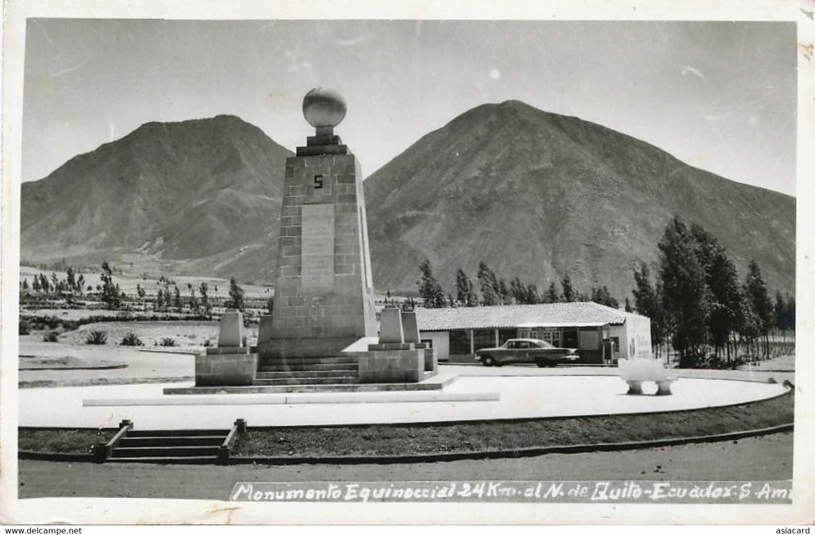 Real Photo Monumento Equinoccial Cerca Quito Con Sellos 1965 Mitad Del Mundo Equinoxe Ligne Equateur - Ecuador