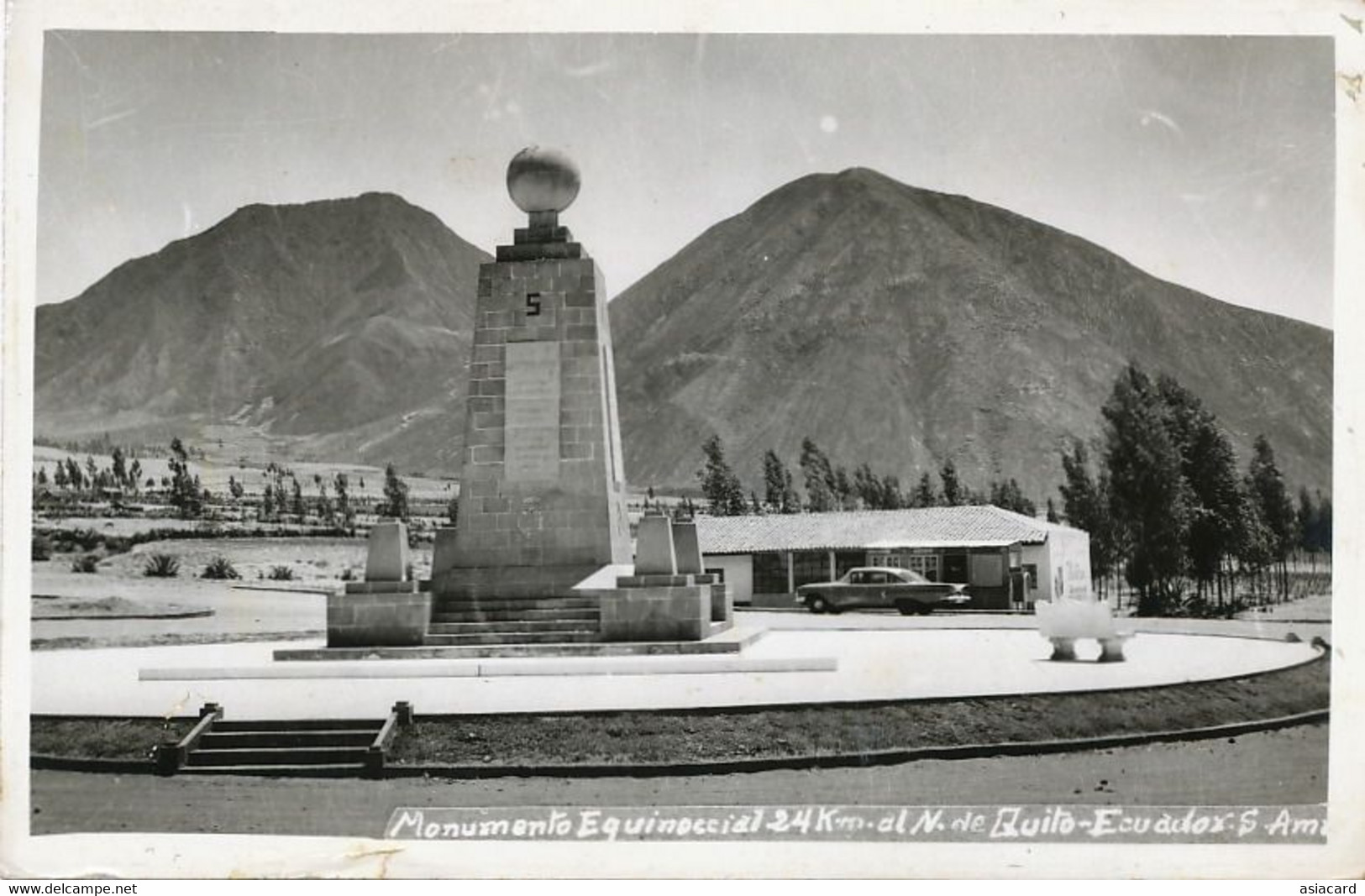 Real Photo Monumento Equinoccial Cerca Quito Con Sellos 1965 Mitad Del Mundo Equinoxe Ligne Equateur - Equateur