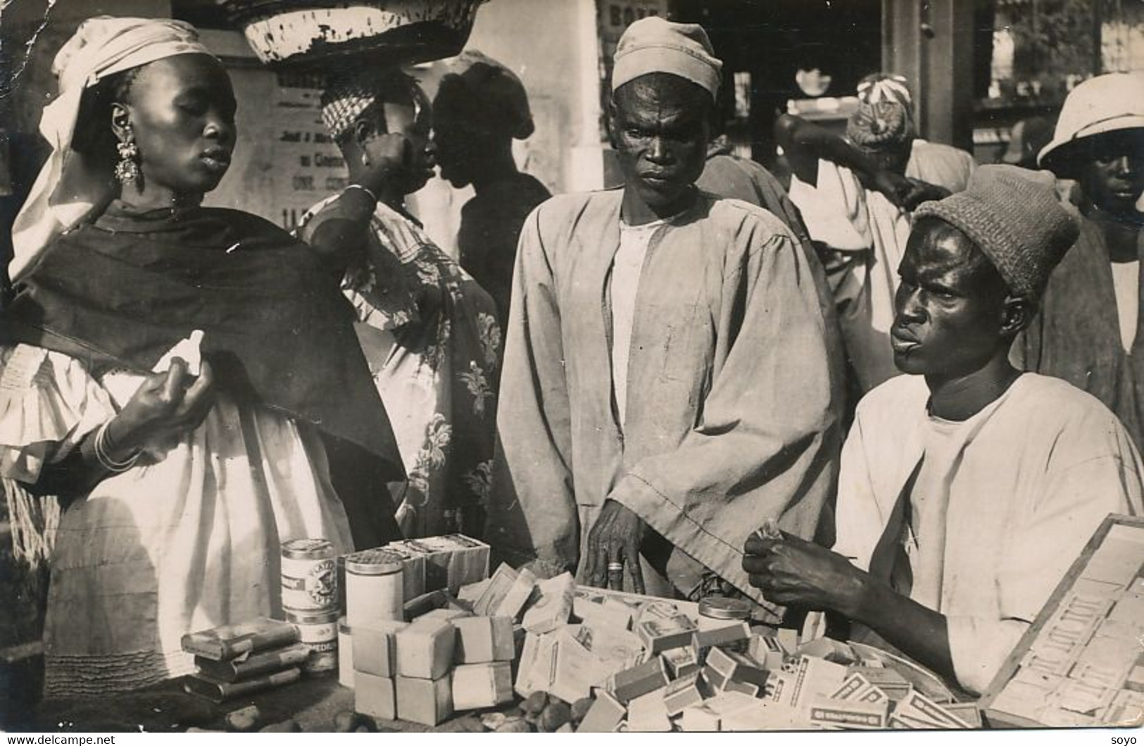 Real Photo Tobacco And Matches Vendor In Africa Players Navy Cup Etc Marchand Tabac Et Allumettes - Mercaderes