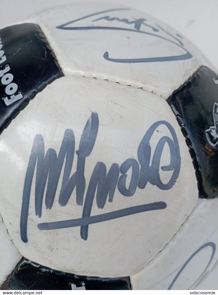 Pallone calcio , con autografi originali