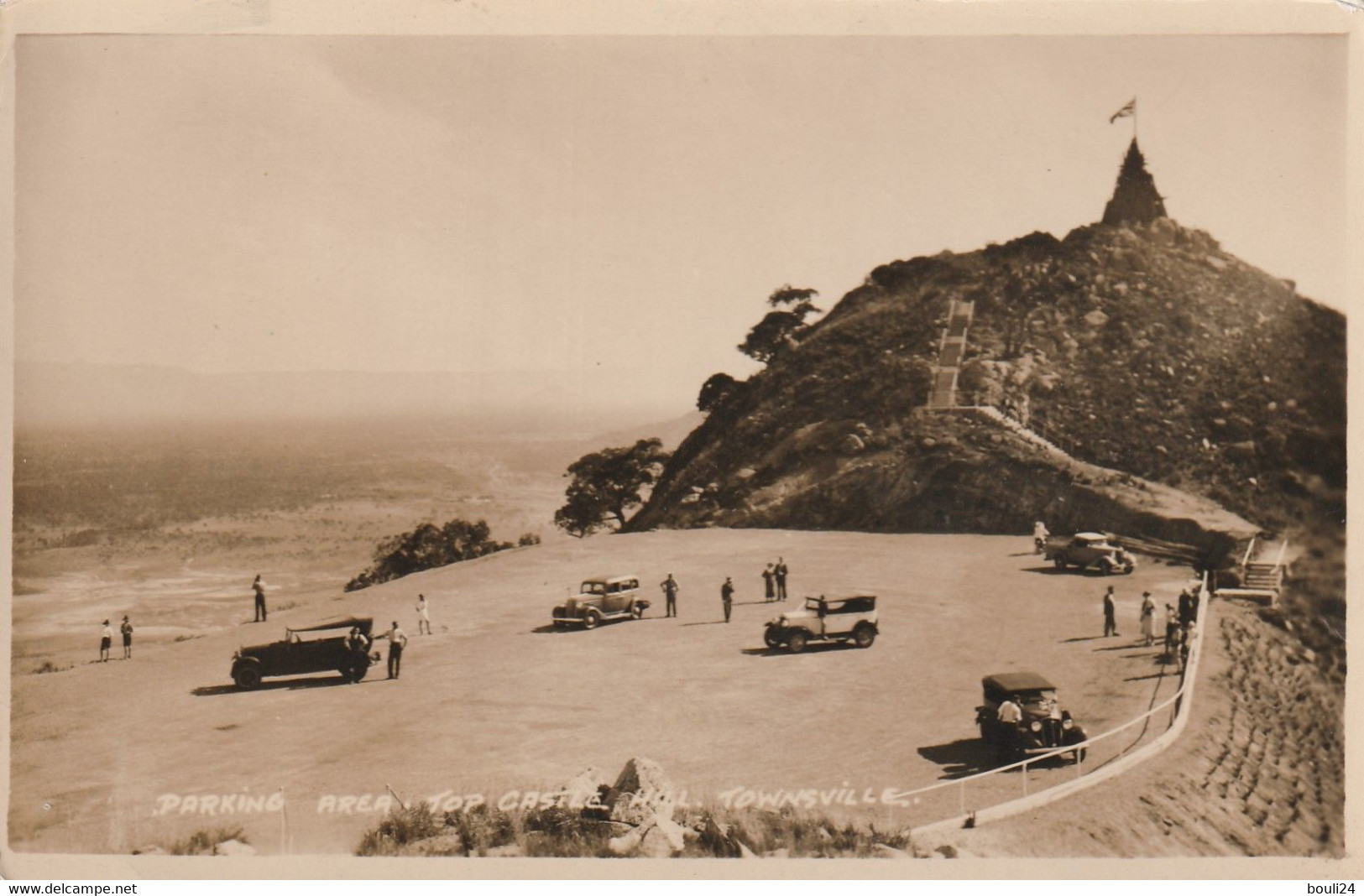 TOWNSVILLE EN AUSTRALIE   CARTE PHOTO   PARKING AREA TOP CASTEL HILL TOWNSVILLE VOIR  VERSO  CARTE  CIRCULEE - Townsville