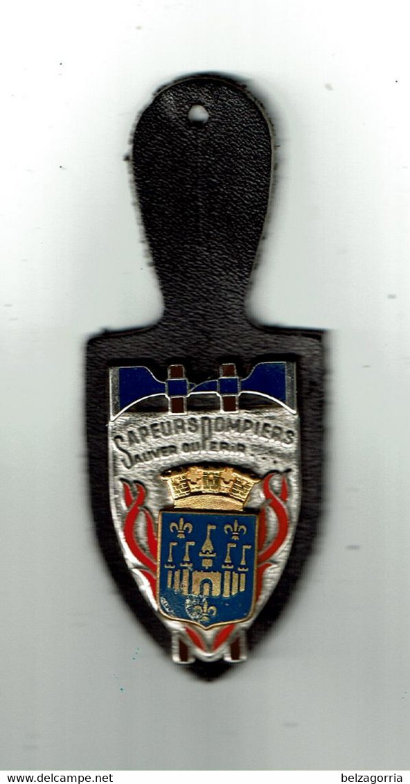 INSIGNE De CASQUE DES SAPEURS POMPIERS De PARIS EMAILLE Avec Cuir  ( Obsolète )  Pas Courant -  VOIR SCANS - Pompiers