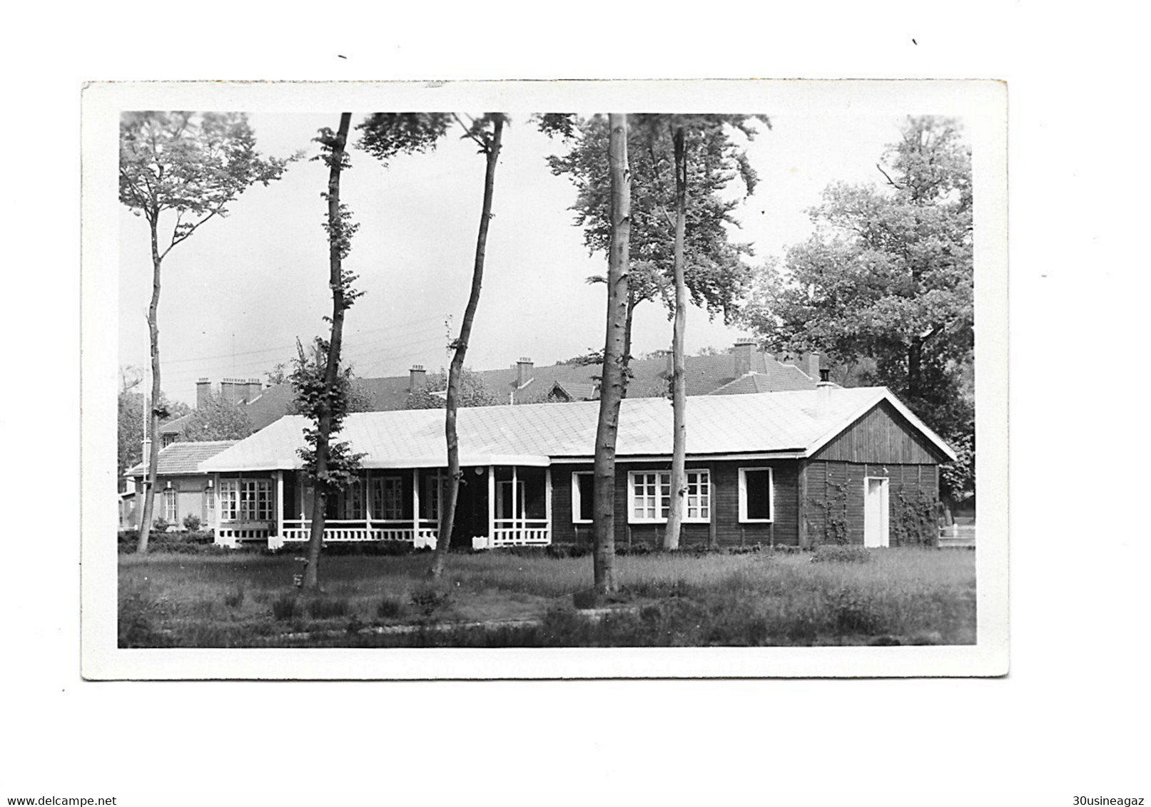 CPA CPSM  78 Maison Laffitte  Vue D'une Partie Du Camp  Non écrite - Maisons-Laffitte