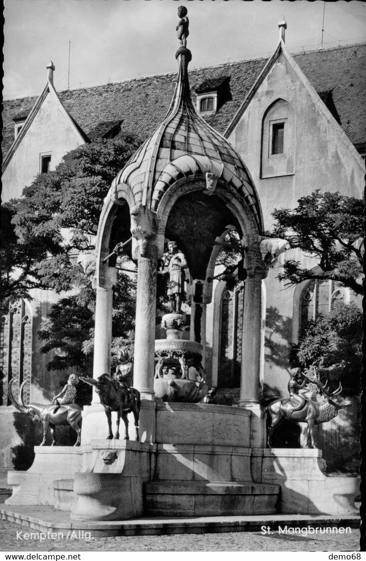 Kempten Allgäu Bavière Deutschland Allemagne Rathauspplatz Mairie Hôtel De Ville Fontaine St Mangbrunnen 1967 - Kempten