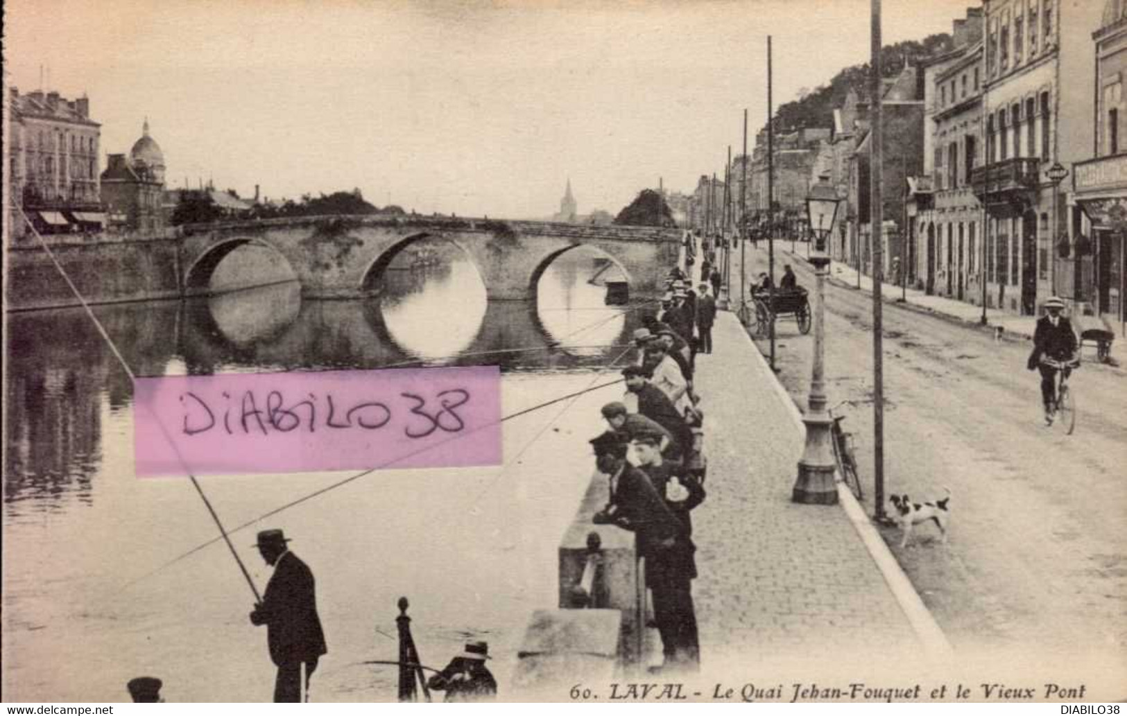 LAVAL      ( ISERE )    LE QUAI JEHAN FOUQUET ET LE VIEUX PONT - Laval