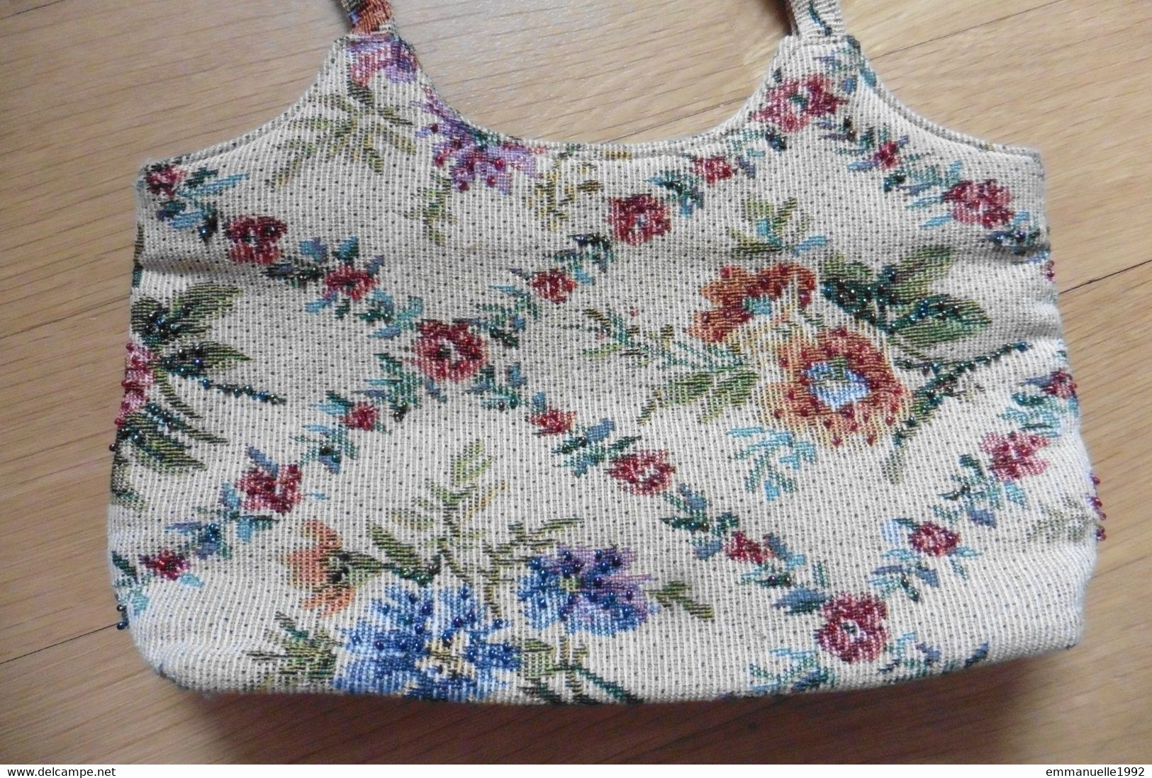 Petit Sac à Main Beige Tapisserie Fleurs Style Petit Point De Vienne Et Perles - Tapis & Tapisserie