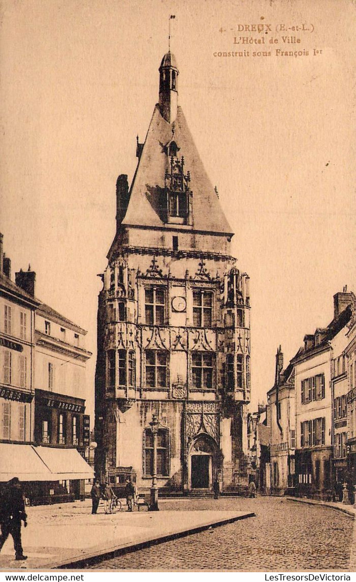 CPA - 28 - DREUX - L'hotel De Ville - Vieux Véhicules - Dreux