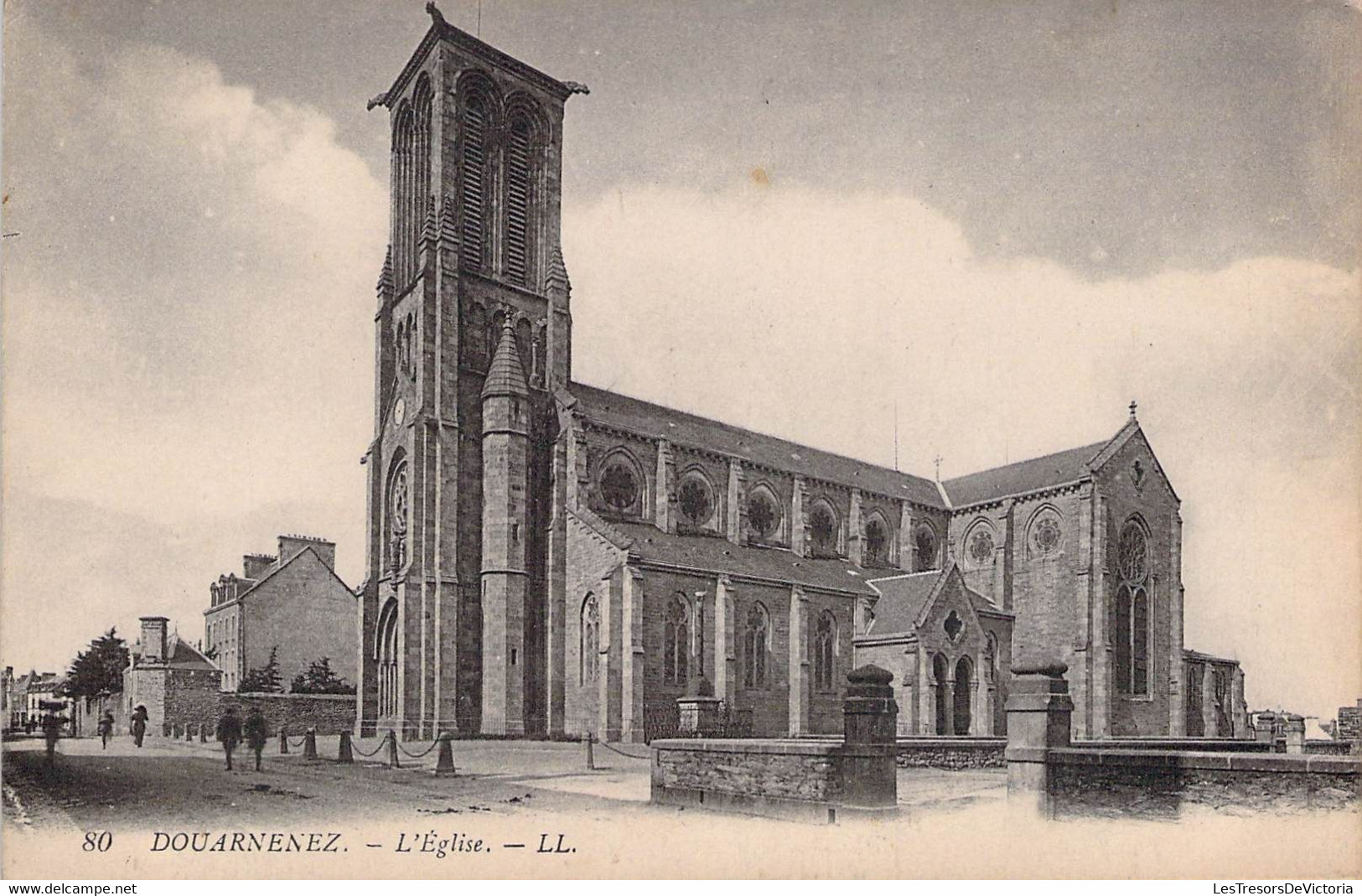 CPA - 29 - DOUARMENEZ - L'église - Douarnenez