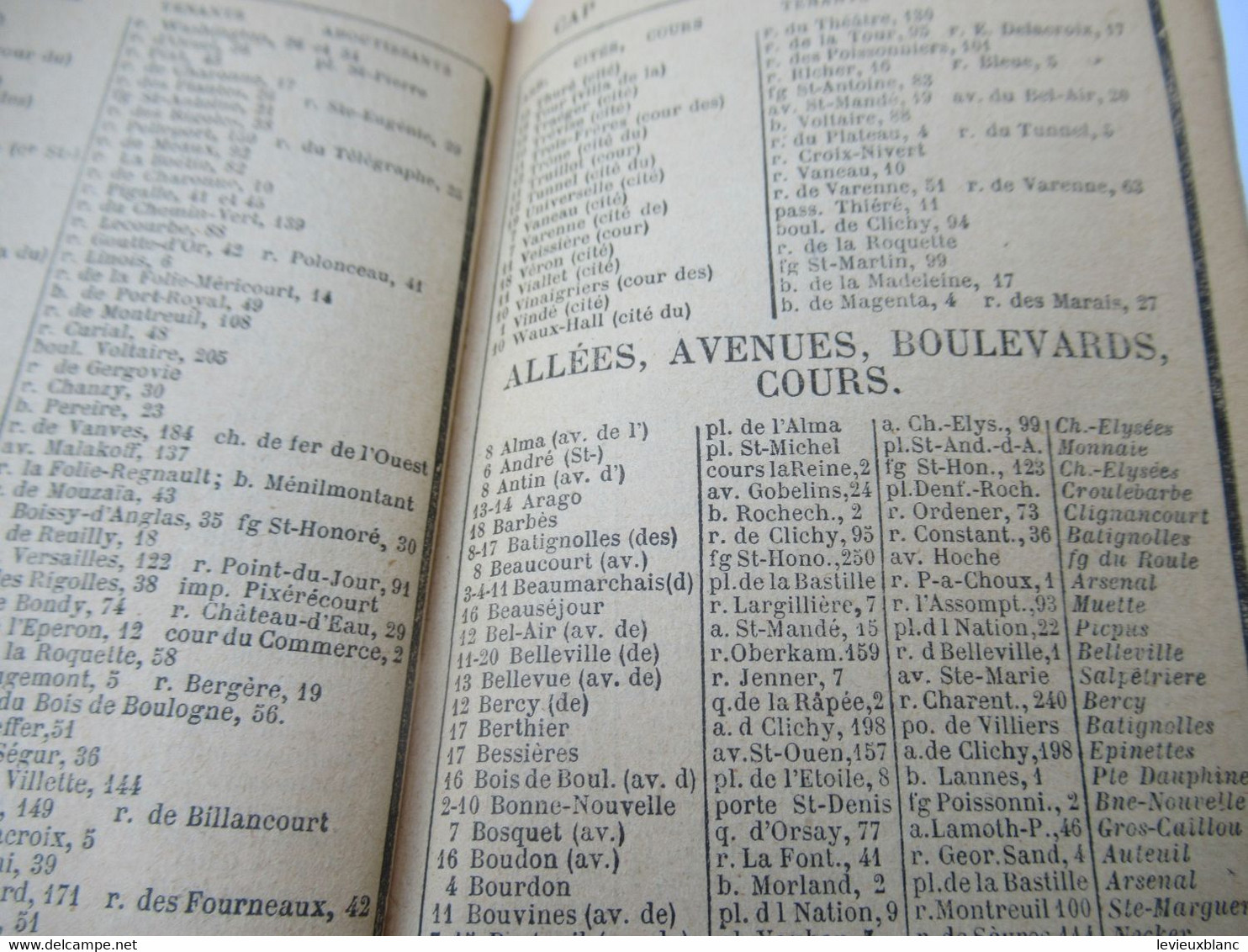 Petit Carnet de Poche/H.C. PARIS/ DICTIONNAIRE des rues de PARIS, avec PLAN /OMNIBUS-TRAMWAYS/ 1897               PGC437