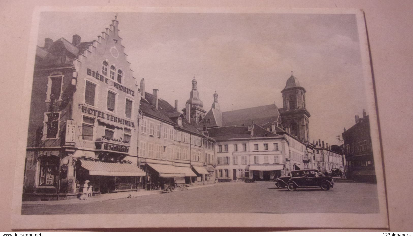 57 SAINT AVOLD PLACE DE LA VICTOIRE ET EGLISE BIERE  MORITZ HOTEL TERMINUS - Saint-Avold