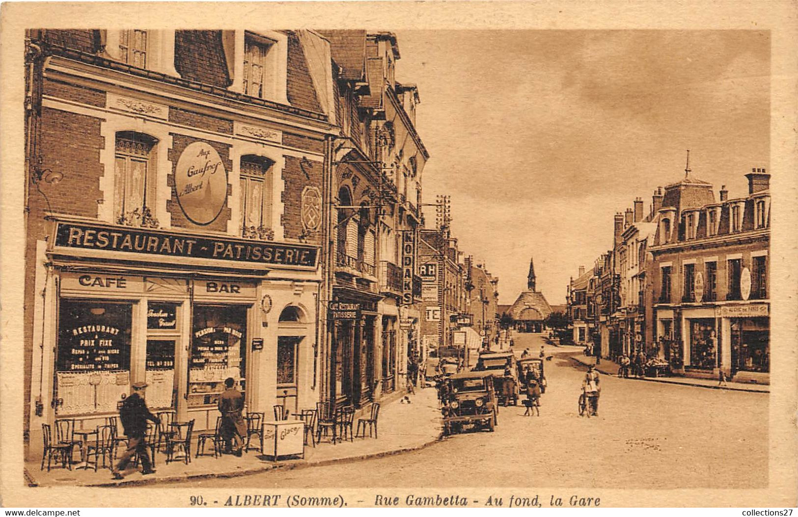 80-ALBERT- RUE GAMBETTA  AU FOND LA GARE - Albert