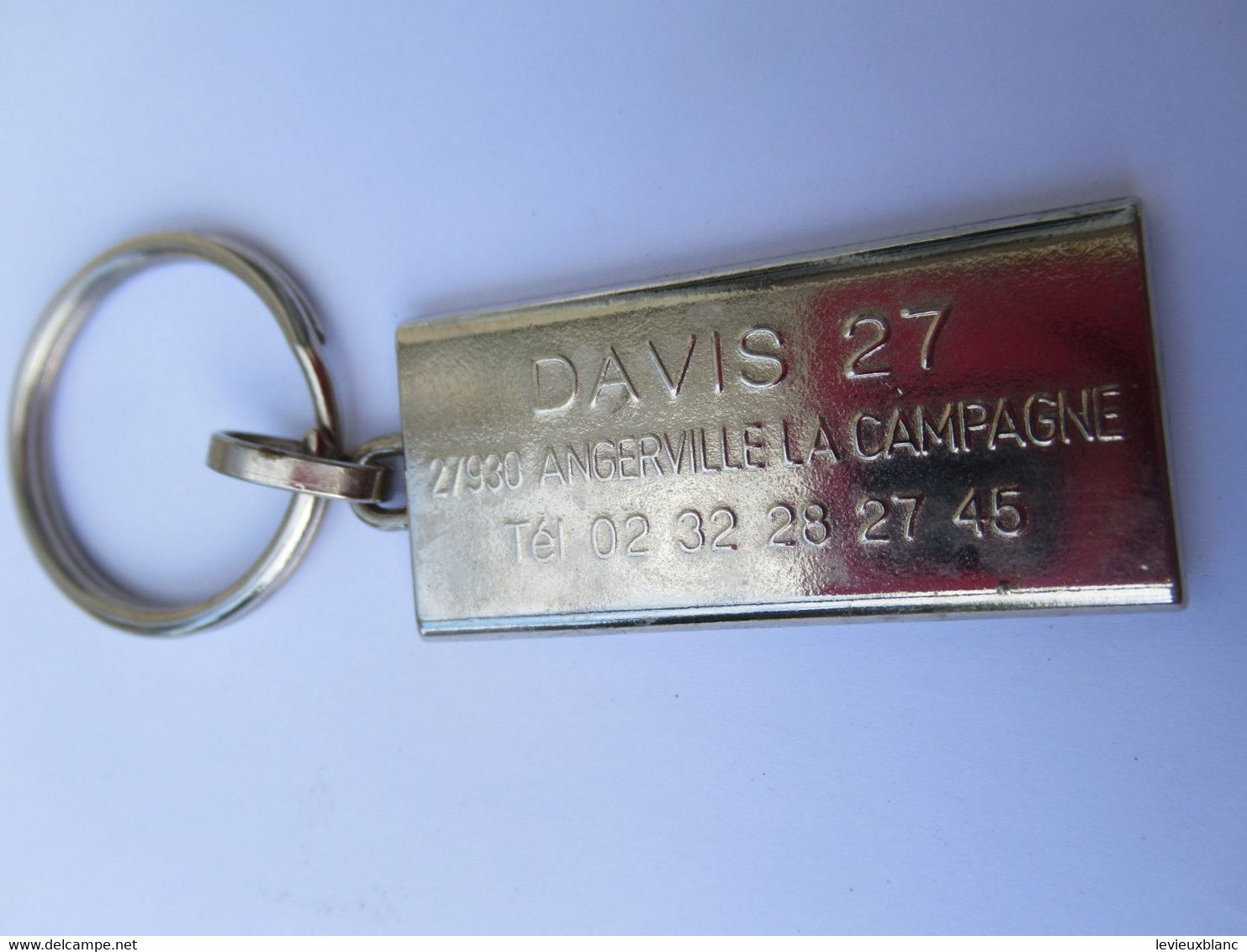 Concession Automobile/MERCEDES-BENZ/Porte-clé Métallique Bronze/Davis 27 Angerville La Campagne/Vers 1980-90     POC444 - Key-rings