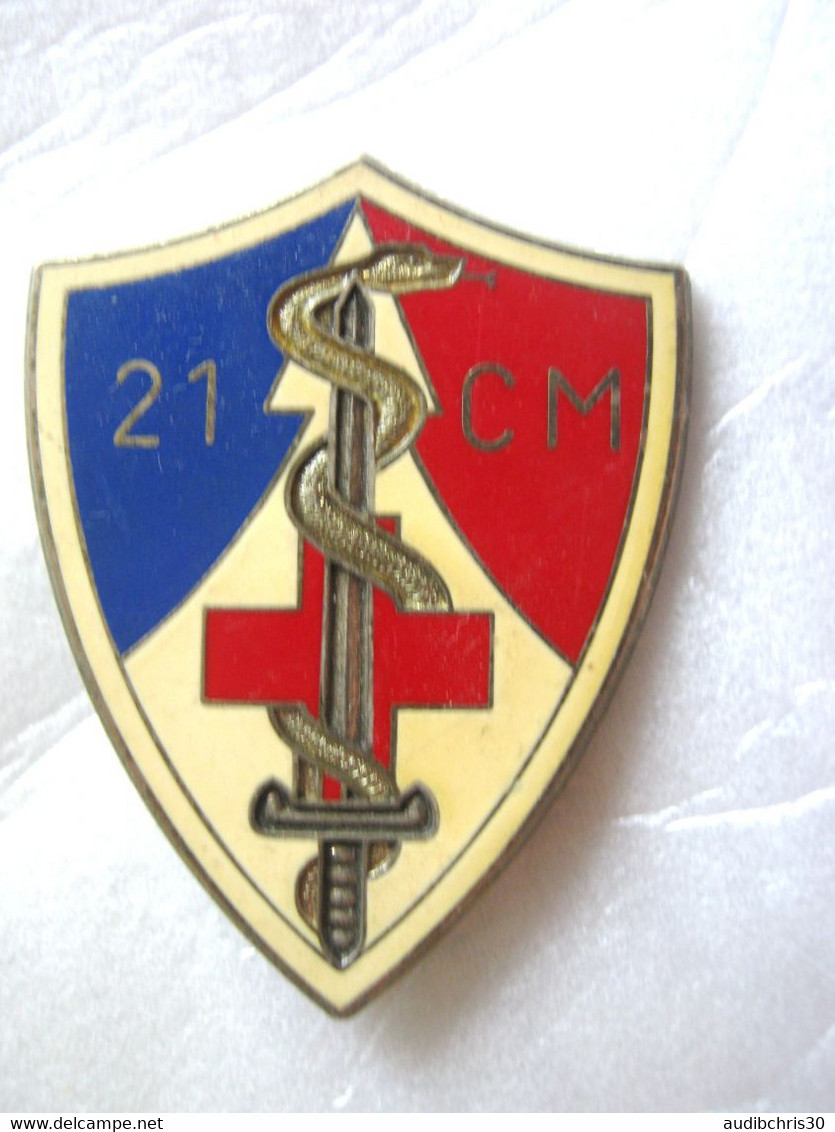 INSIGNE DU SERVICE DE SANTE DES ARMEES LA 21° C.M COMPAGNIE MEDICALE ETAT SUP Y. DELSART - Services Médicaux