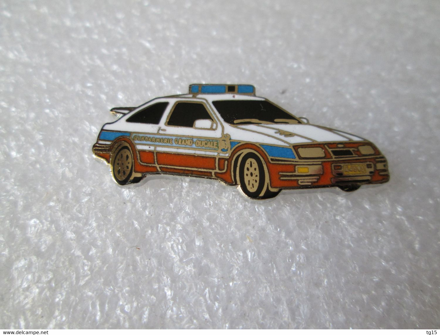 TOP PIN'S FORD  SIERRA  RS  COSWORTH  GENDARMERIE   Email Grand Feu DEHA - Ford