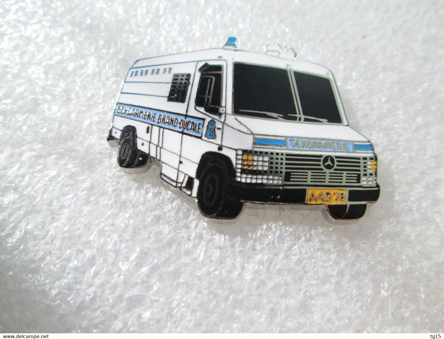 TOP PIN'S   MERCEDES-BENZ     GENDARMERIE   Email Grand Feu DEHA - Mercedes