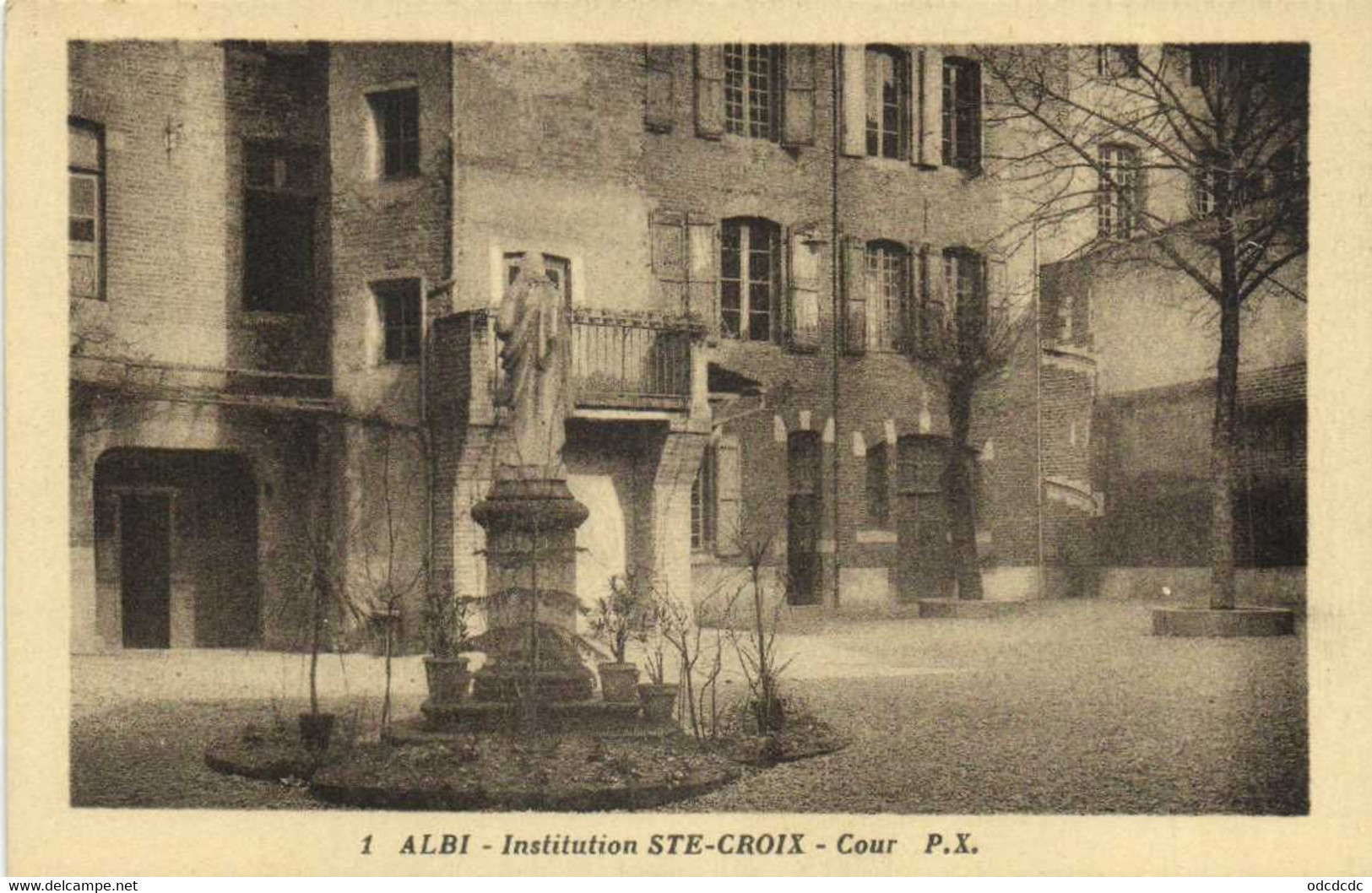 ALBI Institution STE CROIX  Cour RV - Albi