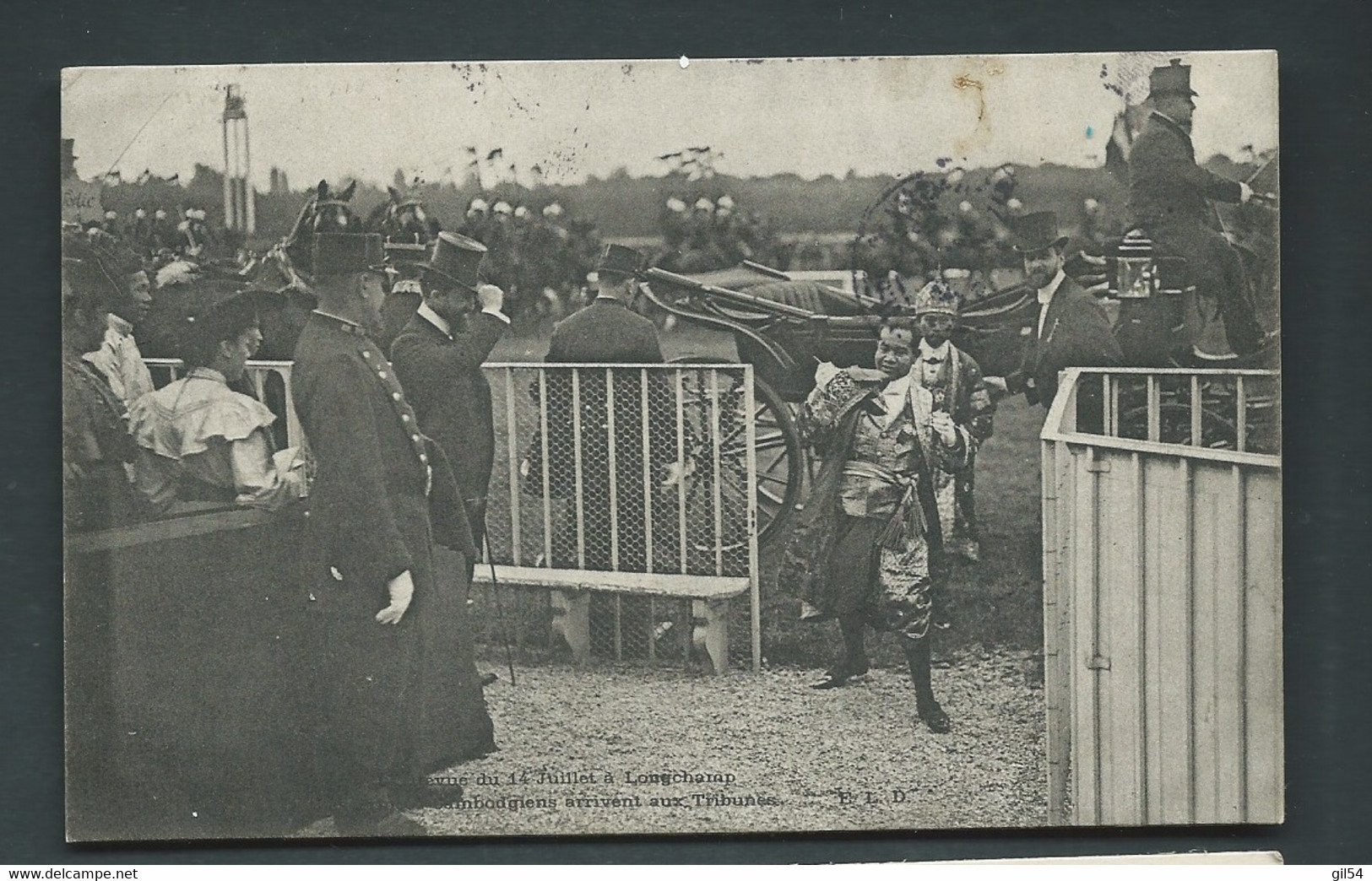 Paris - Revue Du 14 Juillet à Longchamp, Les Cambodgiens Arrivent Aux Tribunes  Bcc 225 - Evènements