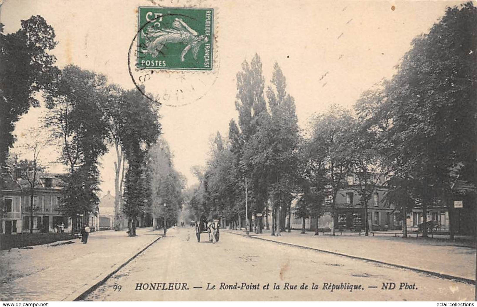 Honfleur          14          Le Rond-Point Et Le Rue De La République     (voir Scan) - Honfleur