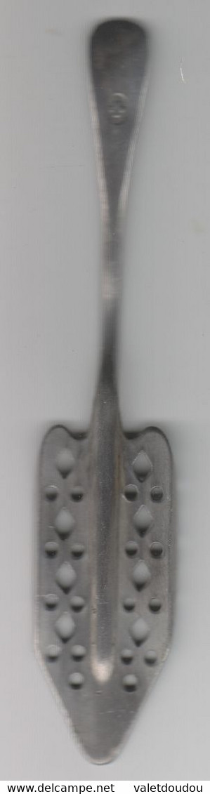 Cuillère A Absinthe Marquée D'une Croix De Savoie - Spoons