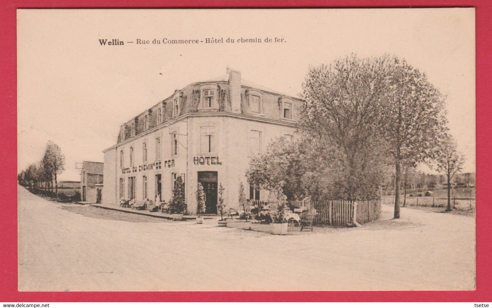 Wellin - Rue Du Commerce - Hôtel Du Chemin De Fer ( Voir Verso ) - Wellin