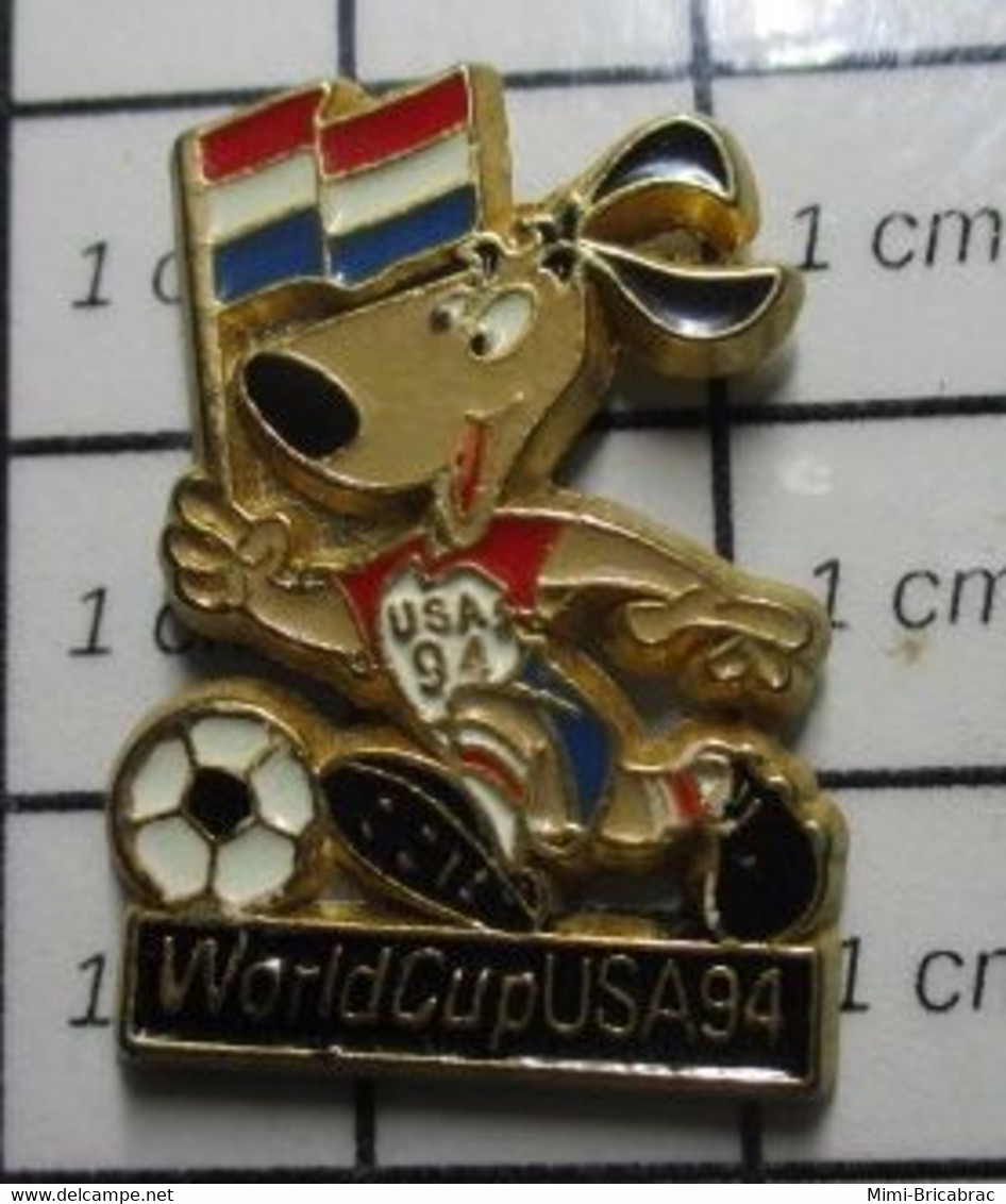 811b Pin's Pins / Beau Et Rare / THEME : SPORTS / FOOTBALL MONDIAL SOCCER USA 94 MASCOTTE DRAPEAU HOLLANDE Pas François - Fussball