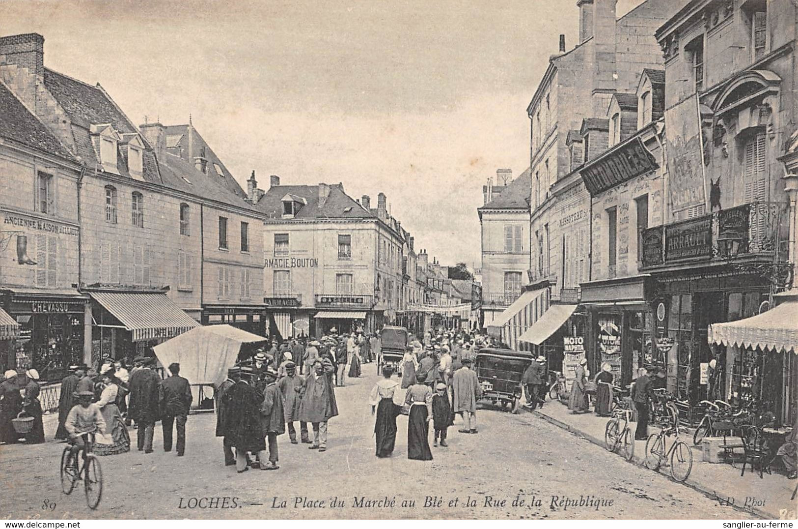 CPA 37 LOCHES LA PLACE DU MARCHE AU BLE ET RUE DE LA REPUBLIQUE - Loches