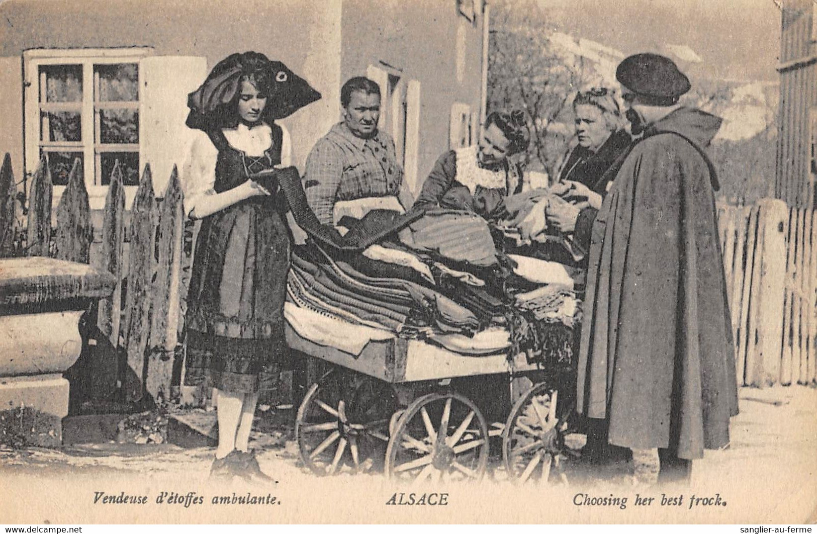 CPA 67 ALSACE VENDEUSE D'ETOFFES AMBULANTE - Otros & Sin Clasificación