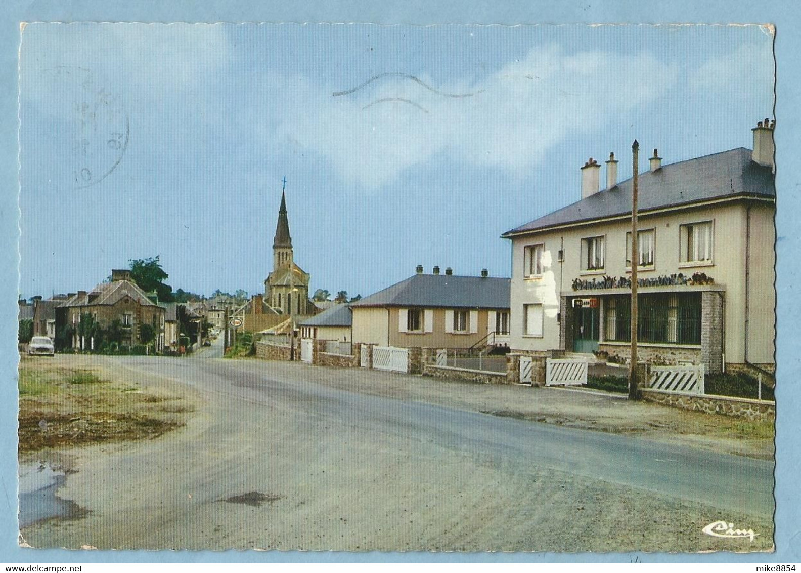 A101  CP    ATHIS  (Orne)  Vue Sur La Sortie - Route De Falaise - La Gendarmerie  +++++ - Athis De L'Orne