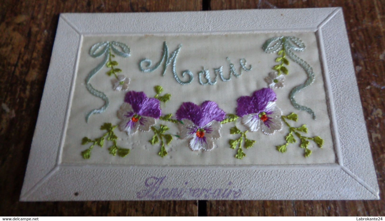 Ref 592 : CPA Carte Brodée Fleurs Marie - Ricamate