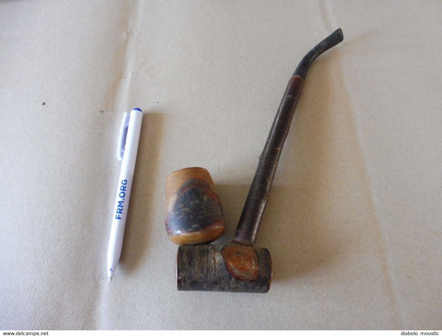 Pipe Originale En Bois Brut  Longueur = 26 Cm - Autres & Non Classés