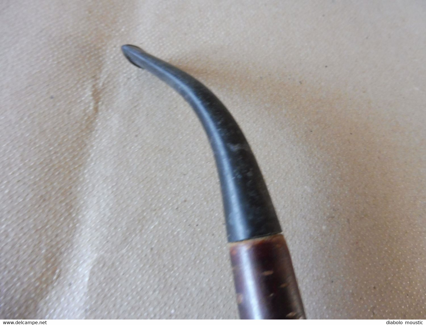 Pipe originale en bois brut  Longueur = 26 cm