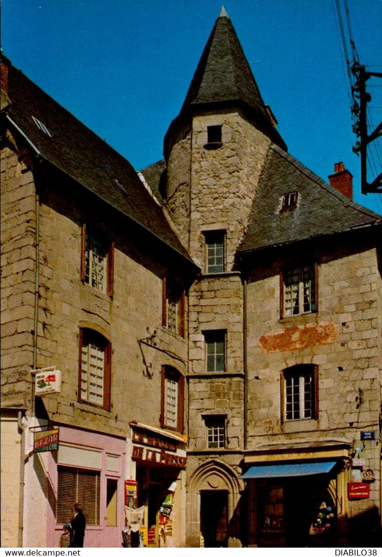 USSEL    ( CORREZE )   VIEILLE MAISON - Ussel