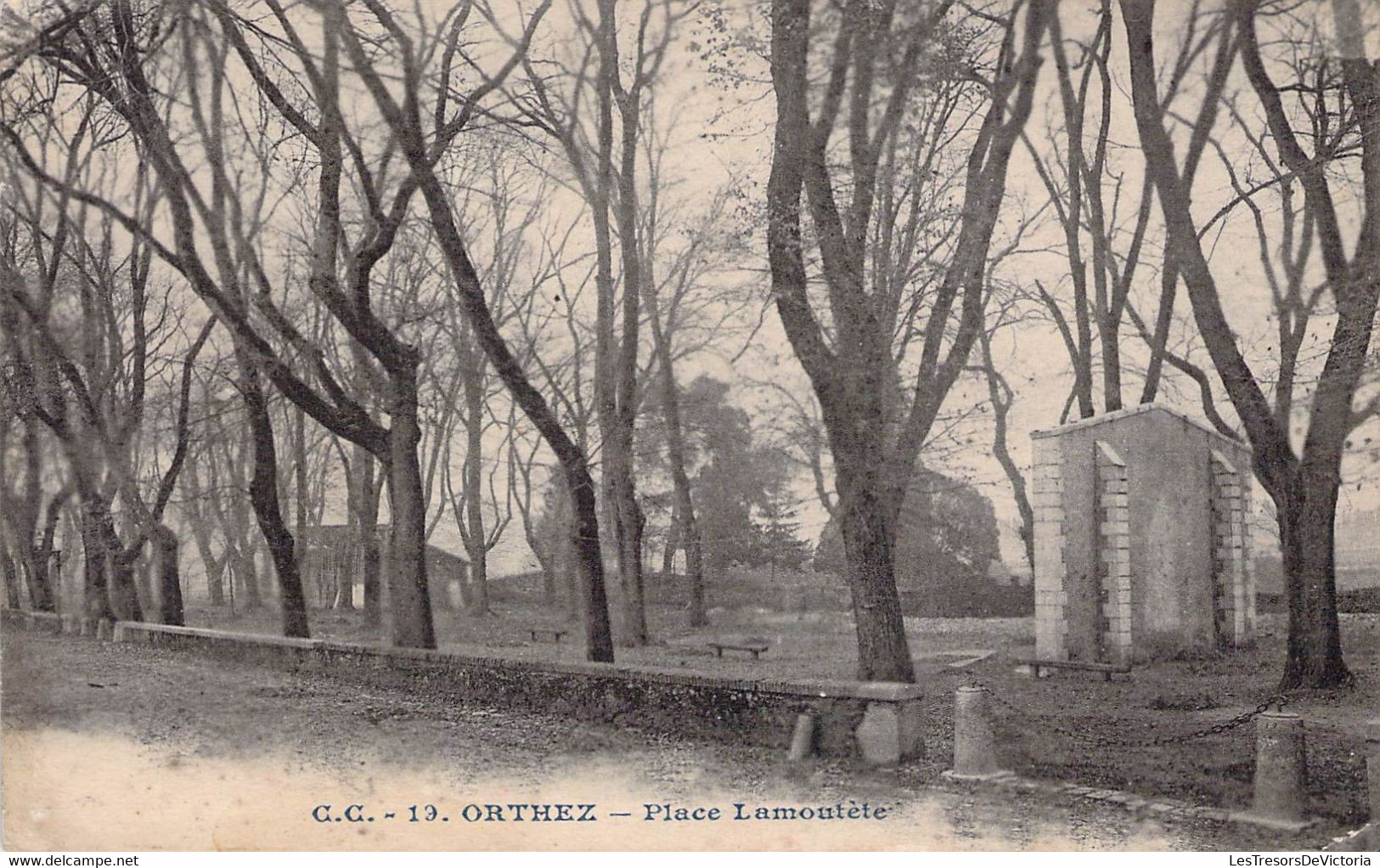 CPA - 64 - ORTHEZ - Place Lamoutète - Orthez