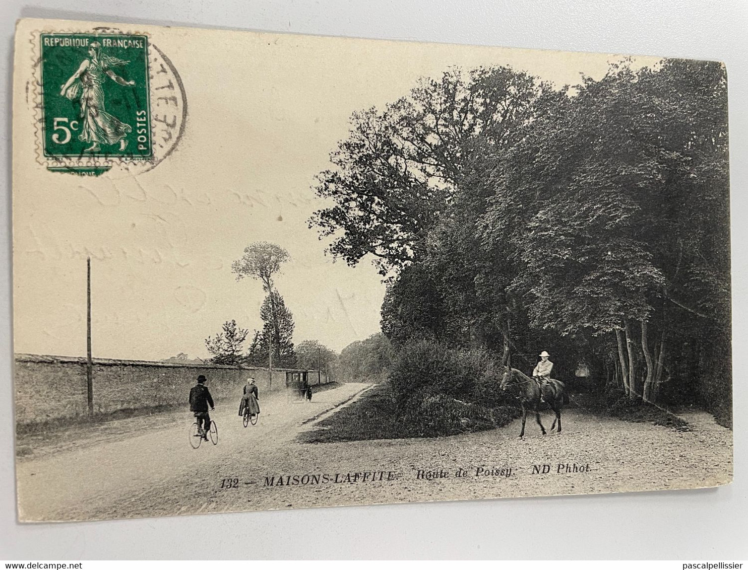 CPA - 78 - MAISONS - LAFFITE - Route De Poissy -Animée Cheval + Vélos + Vieux Tacot - Maisons-Laffitte