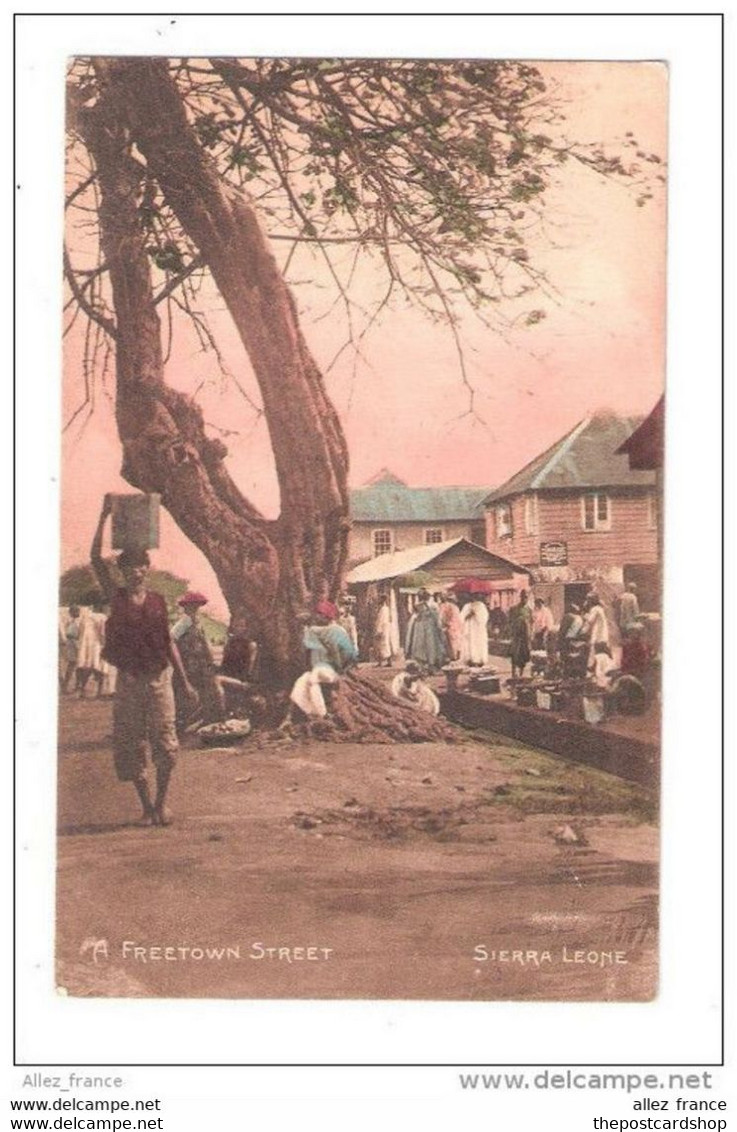 SIERRA LEONE A FREETOWN STREET PEOPLE SELL WARES IN ROAD Coloured Postcard Unused By Pickering & Berthoud - Sierra Leone