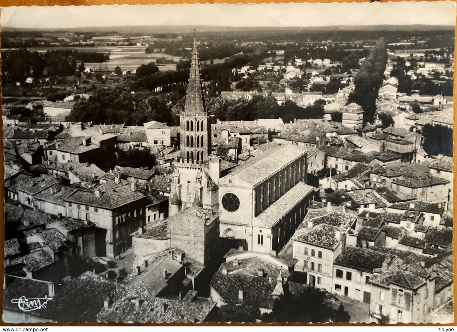 Caussade - Vue Aérienne Sur L’église Et Le Village - Caussade