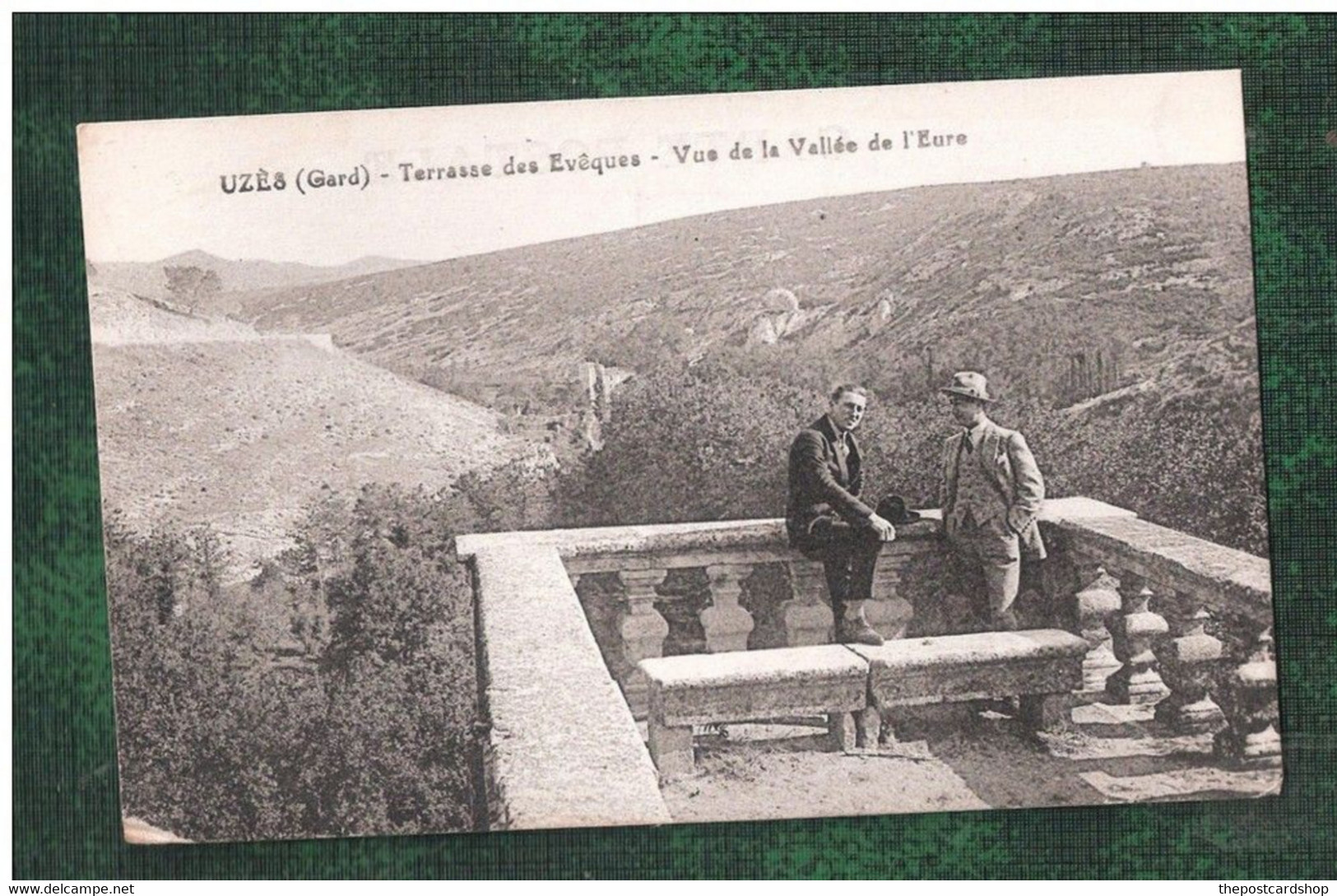 CPA 30 UZES TERRASSE DES EVEQUES VUE DE LA VALLEE DE L'EURE - Uzès