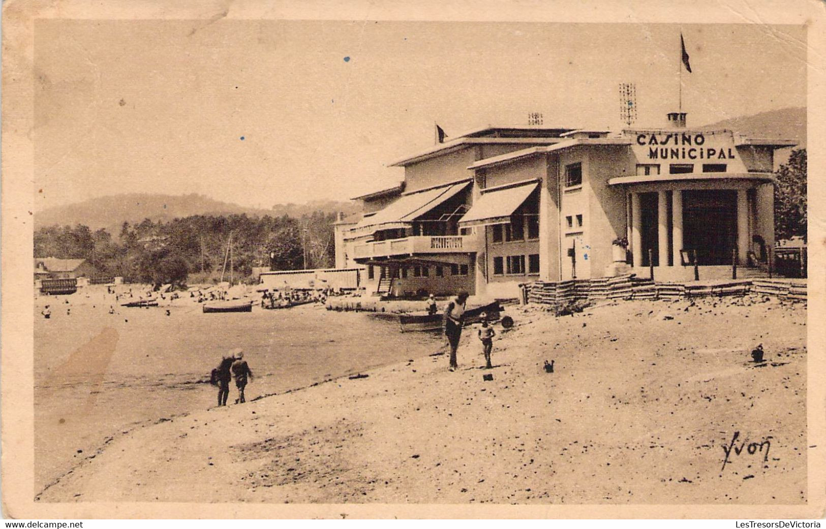 CPA - 83 - Sainte Maxime Sur Mer - Le Casino Et La Plage - Bateaux - Animée - Sainte-Maxime