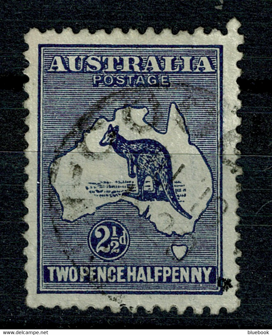 Ref 1559 - Australia 1917 - 2 1/2d Kangeroo - Good Used Stamp SG 36 With Line In Watermark - Usados