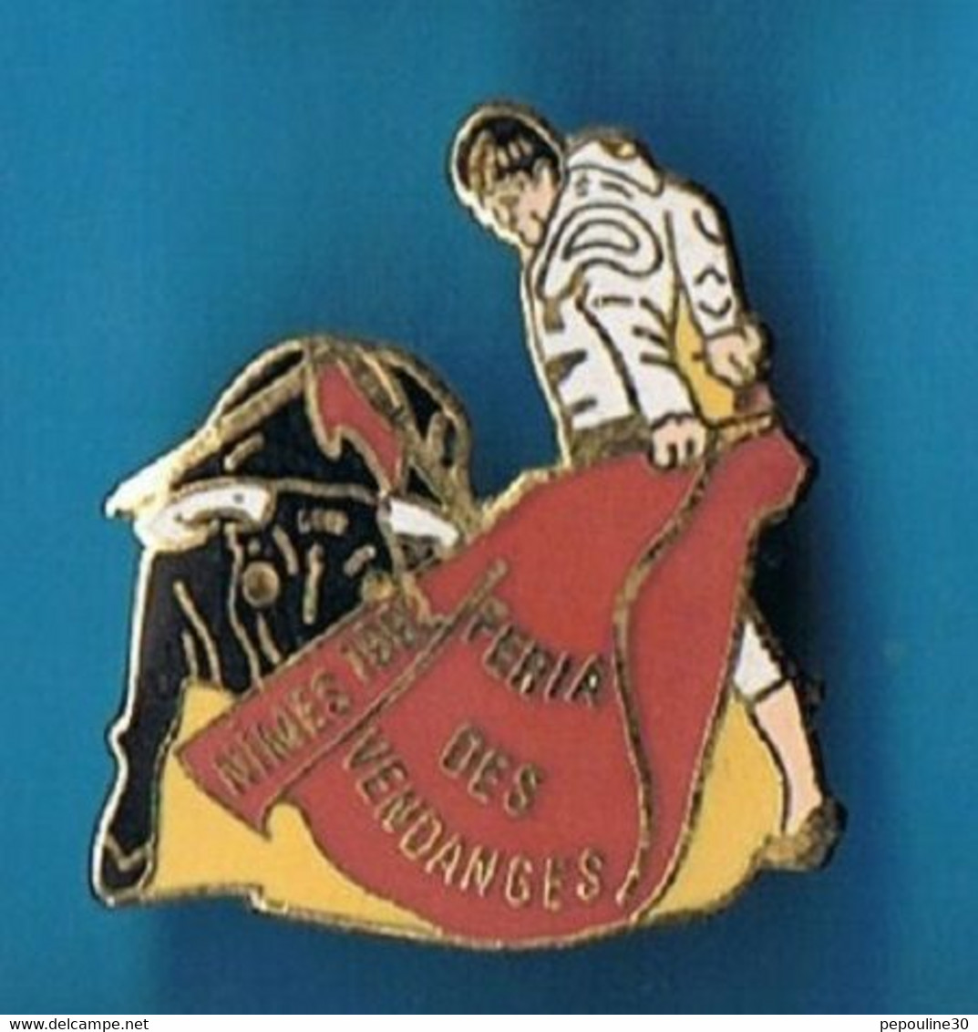 PIN'S //  ** FÉRIA DES VENDANGES / NIMES '92 ** . (Nemo Pin's) - Bullfight - Corrida