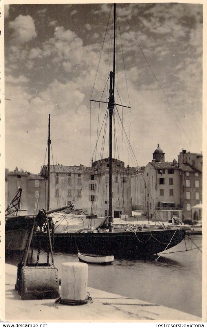 CPA - Voilier Dans Le Port De St Tropez - Velieri