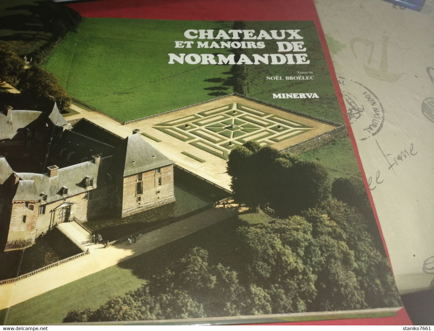 LIVRE SUR LES CHATEAUX ET MANOIRS DE NORMANDIE MINERVA 108 PAGES BELLES PHOTOS - Aardrijkskunde