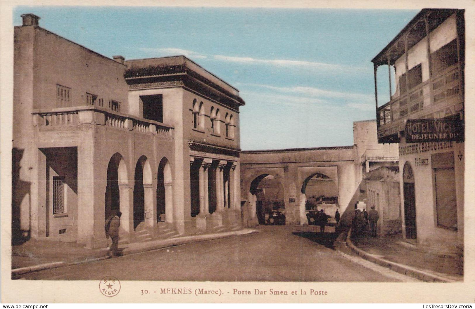 CPA - MAROC - MEKNES - Porte Dar Smen Et La Poste - Colorisée - Animée - Meknès