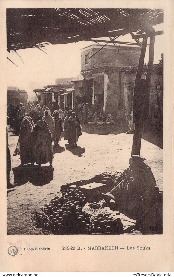 CPA - MAROC - MARRAKECH - Les Souks - Marchands - Animée - Marrakech