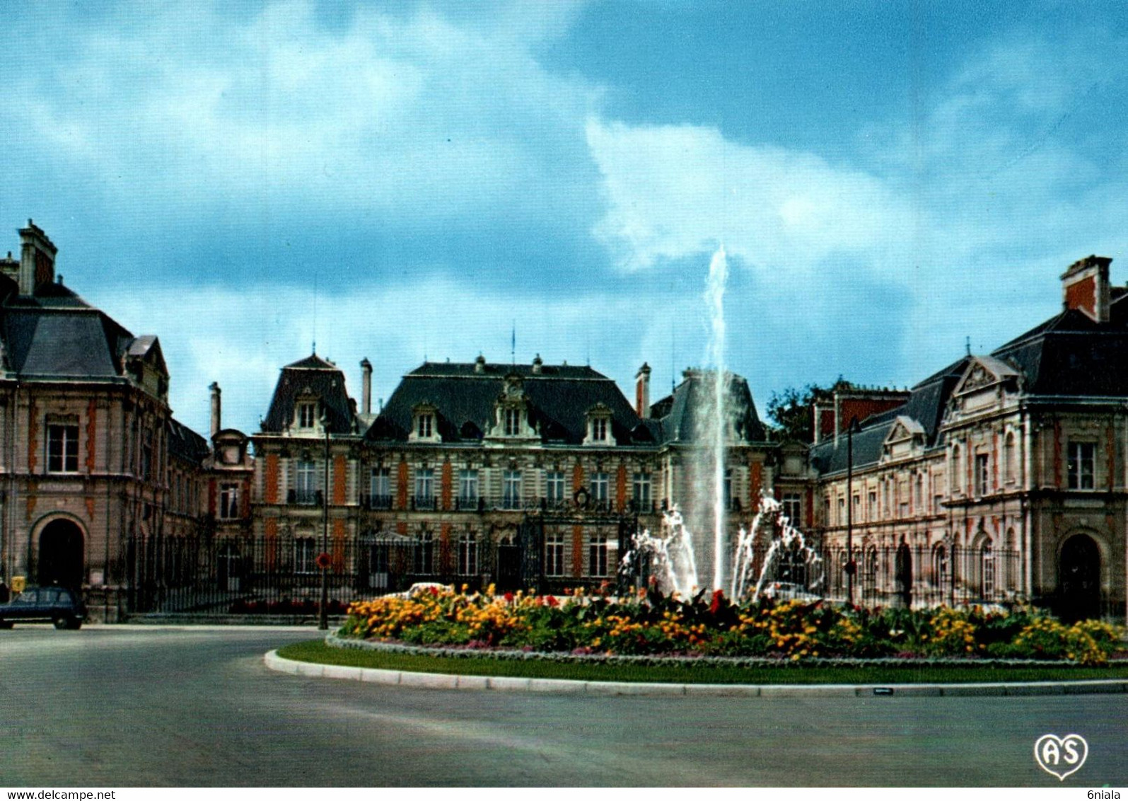 POITIERS La Préfecture   ( Jet D'eau)   ( Recto-verso)   86 Vienne - Poitiers