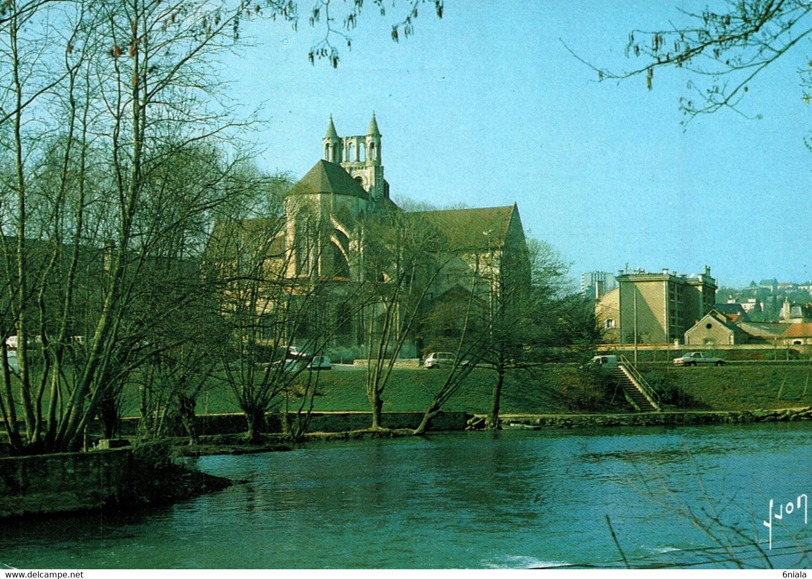 POITIERS Le Clain Et L' Eglise Montierneuf    ( Recto-verso)   86 Vienne - Poitiers