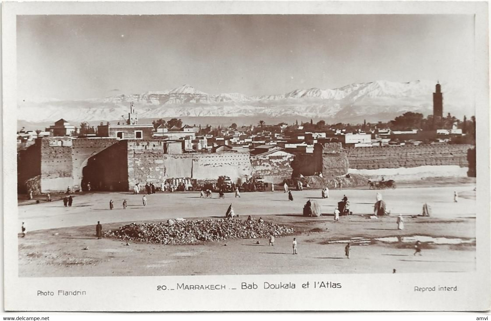 22-7-2223 Marrakech Bab Doukala Et L'Atlas - Marrakesh