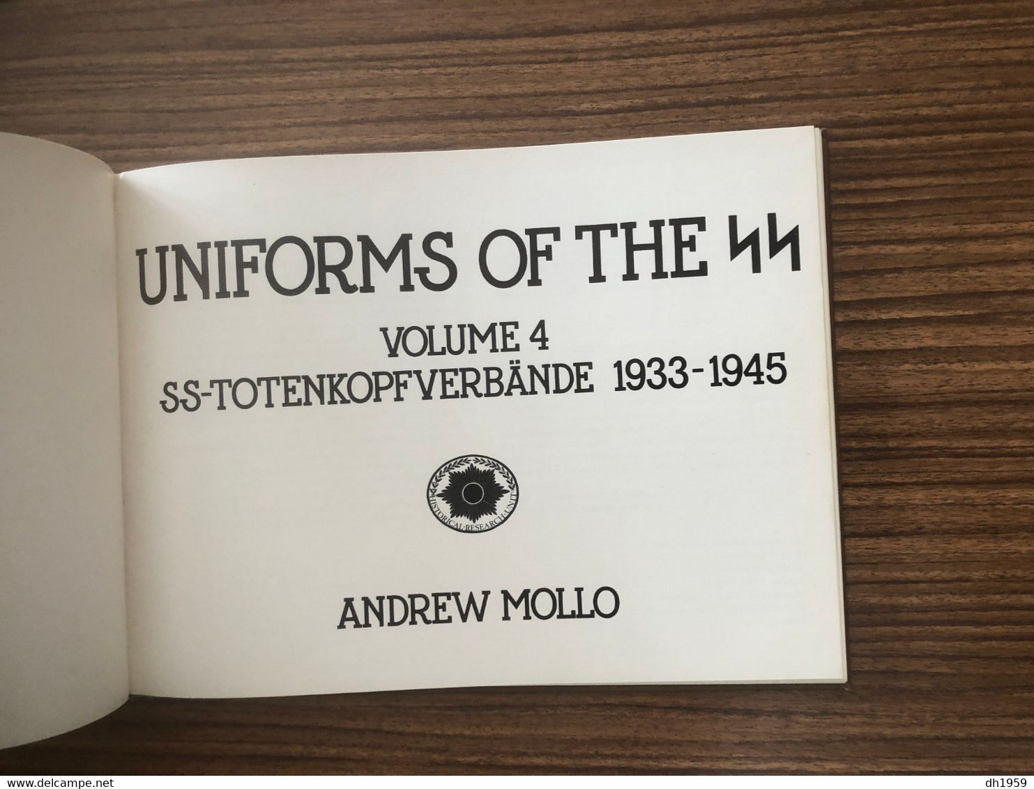 UNIFORMS OF THE SS  VOLUME 4  TOTENKOPFVERBAENDE 1933 -1945 WWII MILITAIRE WAR KRIEG GUERRE EDITION 1971 LONDON - Gran Bretagna