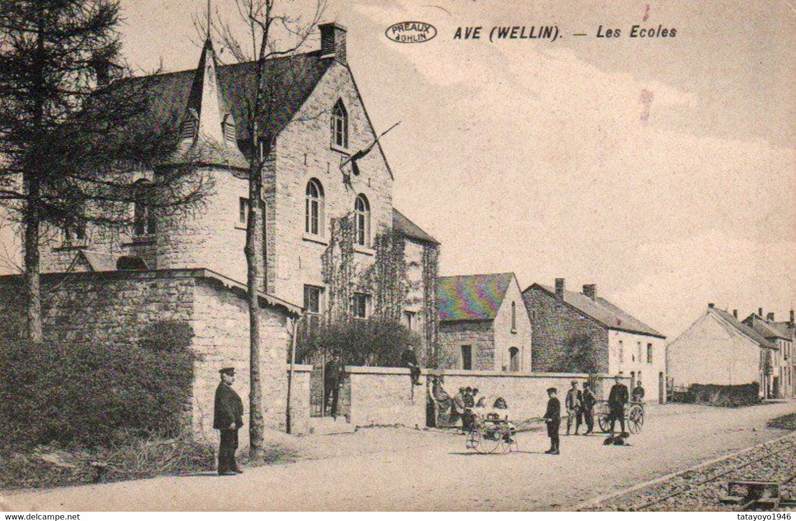 Ave (Wellin)  Les écoles  Charette Cycliste Bien Animée N'a Pas Circulé - Wellin